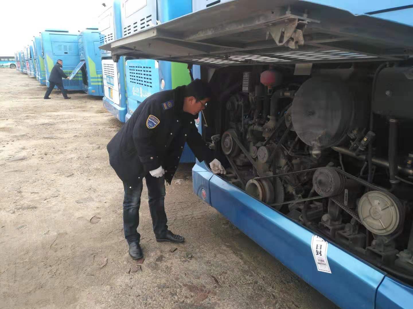 公交集團(tuán)公交事業(yè)一部做好待運(yùn)營(yíng)車(chē)輛年審前準(zhǔn)備工作